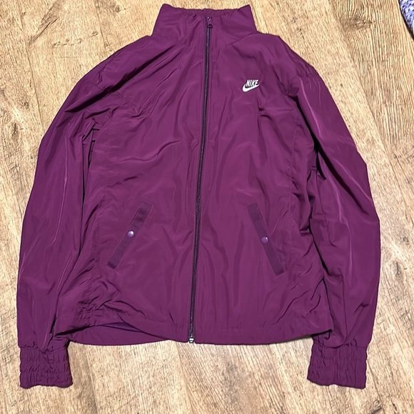 Nike Windbreaker Jacket - Picture 1 of 8